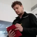 До російського павільйону на Венеційській бієнале прийшли з блокнотом Буданова "Список під***сів" - INFBusiness
