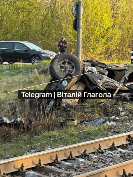 Потяг Київ — Ужгород потрапив у смертельну аварію на Львівщині (фото) - INFBusiness