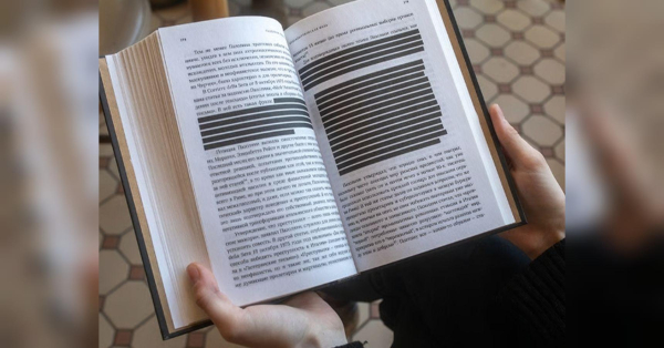 У росії почали закреслювати тексти в книжках: під цензуру потрапила навіть класика - INFBusiness