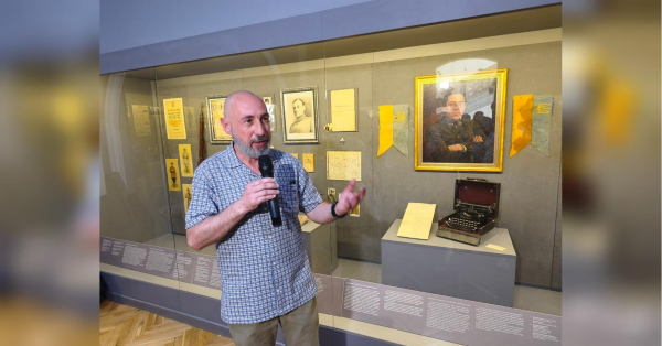 На виставці до 100-літніх роковин вбивства Петлюри Віктор Ющенко заплакав, розповідаючи про корінну американку, син якої віддав життя за Україну - INFBusiness