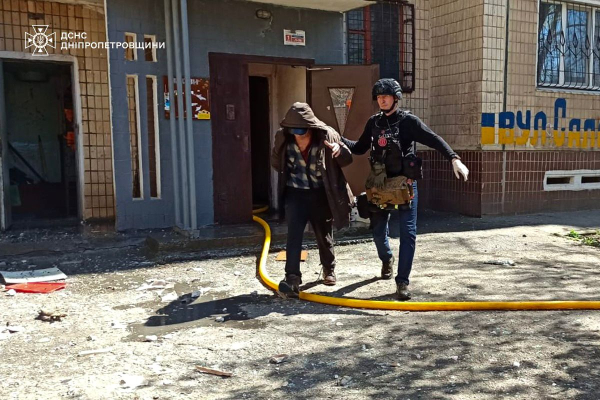 У Дніпрі ракета росіян влучила в гуртожитку, а у Кривому Розі дрон влетів у багатоповерхівку (фото, відео) - INFBusiness