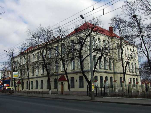 Батько лишив Грушевському стільки грошей, що той побудував шестиповерховий будинок і училище: вийшла книга про українську інтелігенцію початку ХХ століття - INFBusiness