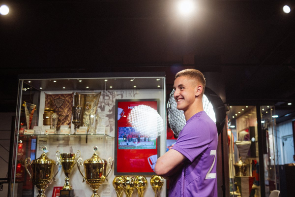 Український воротар перейшов у клуб з Ліги чемпіонів за 5 мільйонів євро (фото) - INFBusiness