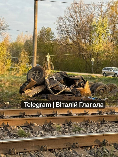 Потяг Київ — Ужгород потрапив у смертельну аварію на Львівщині (фото) - INFBusiness
