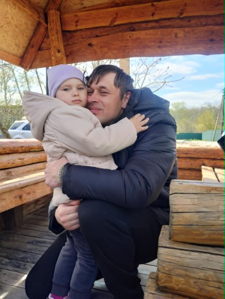 «Засинав і прокидався з її фото»: нацгвардієць, який провів у чеченському полоні три роки, нарешті обійняв донечку, яку ніколи не бачив - INFBusiness