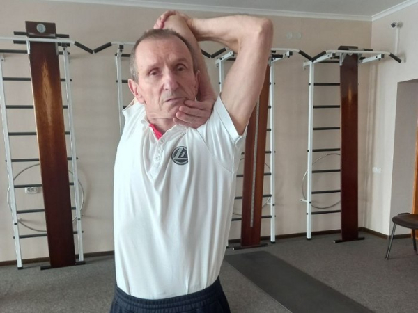 «Наше завдання — померти у вертикальному положенні й без памперса»: 70-річний інструктор ЛФК про боротьбу з поганою генетикою та грижами - INFBusiness