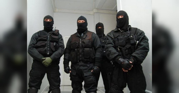 Найближчими днями у Києві можуть знов відбутися масові обшуки та вручення підозр. Очікується, що силовики нанесуть візити не лише до міських служб та найближчого оточення мера, а навіть до волонтерських та благодійних організацій, які допомагають столиці отримувати допомогу від європейських партнерів. Про це повідомив народний депутат VIII скликання Олександр Черненко. Влада готує чергову хвилю обшуків у Києві: силовики прийдуть не лише до міських служб, але й до волонтерів, — Черненко - INFBusiness