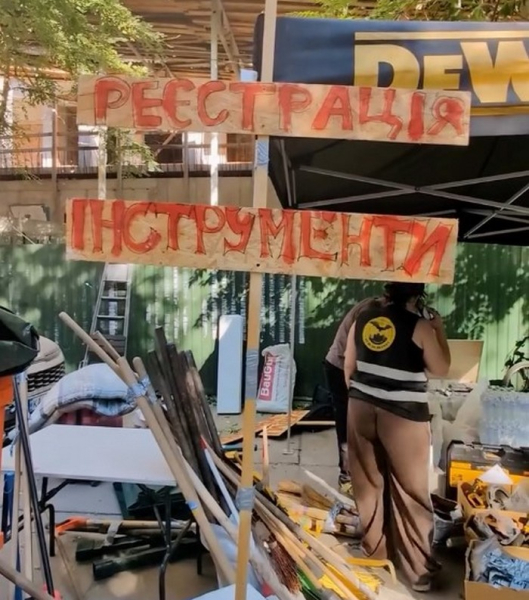 «Після влучання „Шахеда“ з-під завалів ми витягли десь 15 собак і котів»: волонтери спільноти «Київські кажани» допомагають постраждалим людям - INFBusiness