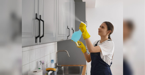 Жир на кухонних шафах зникне за хвилини: перевірені поради професіоналів - INFBusiness