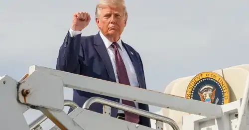 Трамп похвалився новим паспортом США з його зображенням, який випустять до 250-річчя країни - INFBusiness