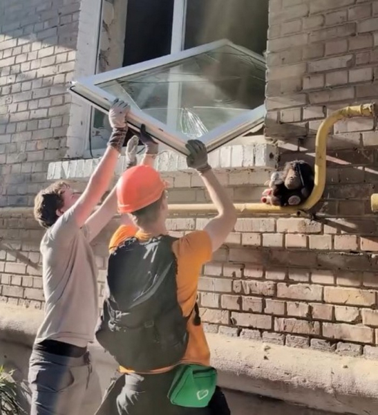 «Після влучання „Шахеда“ з-під завалів ми витягли десь 15 собак і котів»: волонтери спільноти «Київські кажани» допомагають постраждалим людям - INFBusiness