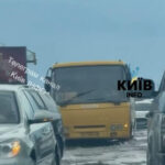 А у Києві дощ: вулиці міста пішли під воду (відео) - INFBusiness