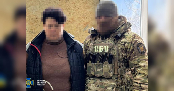 В Україні триває боротьба з колаборантами. Бухгалтерка місцевого агропідприємства з Запоріжжя по завданню воєнної розвідки рф збиралася «підключити» росіян до вуличних відеокамер, щоб коригувати атаки по Запоріжжю. Її затримала контррозвідка Служби безпеки України. Агентці загрожує довічне. Викрили агентку гру: в Запоріжжі жінка з агропідприємства готувала шпигунську операцію для рф - INFBusiness