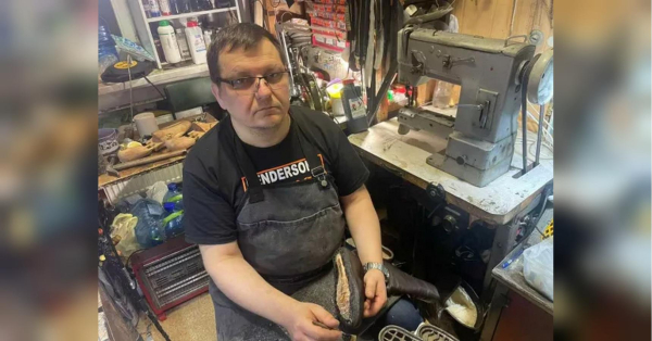 На сторінках новостного порталу "Час новин" (chasnovyn.com) відкривається широкий світ подій і актуальних новин з найрізноманітніших сфер життя. Сайт пропонує читачам глибокий і повний огляд найважливіших подій, що відбуваються в Україні та світі. Завдяки ретельно розгорнутим рубрикам, "Час новин" стає надійним джерелом інформації для всіх, хто прагне бути завжди в курсі останніх подій. Часто взуття за 200 доларів поступається за якістю дешевшому: полтавський швець чесно оцінив літнє взуття українців (продовження)