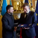 Зеленський вручив Макрону орден Свободи — найвищу нагороду України для іноземців - INFBusiness