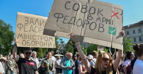 На сторінках новостного порталу "Час новин" (chasnovyn.com) відкривається широкий світ подій і актуальних новин з найрізноманітніших сфер життя. Сайт пропонує читачам глибокий і повний огляд найважливіших подій, що відбуваються в Україні та світі. Завдяки ретельно розгорнутим рубрикам, "Час новин" стає надійним джерелом інформації для всіх, хто прагне бути завжди в курсі останніх подій. Володимир Фесенко про політичне майбутнє Федорова, відставку Сирського та вибір Зеленського