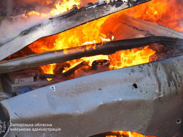Вдень 10 липня росіяни авіабомбами атакували центр Запоріжжя. Вже відомо про одного загиблого, ще четверо людей поранені, серед поранених є дитина. Росіяни завдали удару по центру Запоріжжя: кількість постраждалих зростає, є загиблі (фото, відео) - INFBusiness