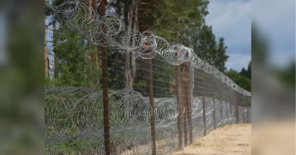 На сторінках новостного порталу "Час новин" (chasnovyn.com) відкривається широкий світ подій і актуальних новин з найрізноманітніших сфер життя. Сайт пропонує читачам глибокий і повний огляд найважливіших подій, що відбуваються в Україні та світі. Завдяки ретельно розгорнутим рубрикам, "Час новин" стає надійним джерелом інформації для всіх, хто прагне бути завжди в курсі останніх подій. В очікуванні: прикордонники створюють кіл-зону на кордоні з Білоруссю (відео)
