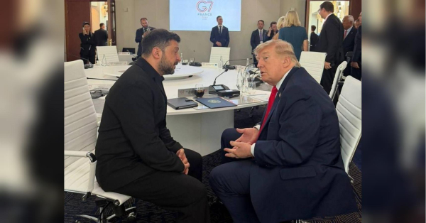 Президент Володимир Зеленський повідомив, що провів телефонну розмову з президентом США Дональдом Трампом, який напередодні закликав путіна припинити війну. Про її ключові теми глава держави розповів у своїх соцмережах. Зеленський після розмови з Трампом: є реальна перспектива завершити війну - INFBusiness