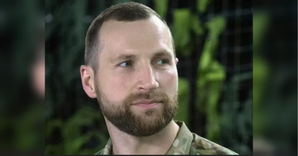 Президент Володимир Зеленський, який звільнив з посади міністра оборони Михайла Федорова, повідомив, що запропонує парламенту призначити Євгенія Хмару міністром оборони. Наразі Хмара, який є тимчасово викнуючим обов'язки глави СБУ, за дорученням президента буде виконувати обовʼязки міністра оборони України. Про це Зеленський написав у соцмережах. Не Федоров і не Клименко: Зеленський визначився із тимчасовим головою Міноборони - INFBusiness