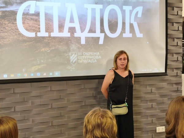 На прем'єрі фільму «Спадок» Олександра не стримувала сліз. Фото автора «З істориком Алфьоровим мій чоловік і його побратим врятували біля лінії фронту реліквії, яким майже 1000 років»: дружина воїна «Африки» - INFBusiness