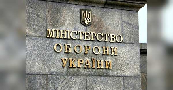Президент Володимир Зеленський призначив генерал-майора Євгена Хмару виконувачем обов'язків міністра оборони. Таке призначення нетипове для української кадрової практики останніх років і заслуговує на оцінку за професійними результатами, а не першими емоційними реакціями. Таку думку озвучив політолог, ветеран російсько-української війни та керівник Центру підготовки операторів БПЛА «Крук» Віктор Таран. Технологічні ударні операції та контроль внутрішньої ситуації — Зеленський поставив Хмарі дуже високу планку, — Віктор Таран - INFBusiness