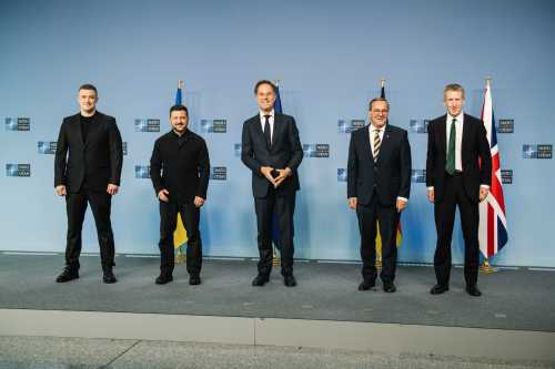 Фото: Mykola Tys/Global Images Ukraine via Getty Images Підпишіться на нас в Google додати зараз Володимир Фесенко про політичне майбутнє Федорова, відставку Сирського та вибір Зеленського - INFBusiness