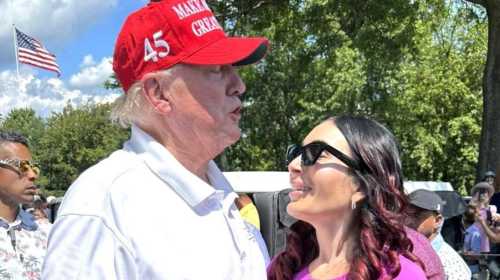 Фото: сторінка Х Laura Loomer Підпишіться на нас в Google додати зараз Головна блогер Maga та Ухо Трампа: хто така Лора Лумер і навіщо вона приїхала в Україну - INFBusiness