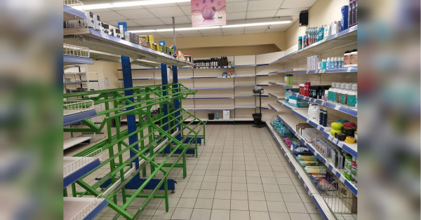 Український фахівець і консультант у галузі військових радіотехнологій, радіоелектронної боротьби (РЕБ) та радіоелектронної розвідки (РЕР), а також радник президента України Сергій «Флеш» Бескрестнов заперечив чутки, що ніби після російських ударів по складам у українців закінчиться їжа. Порожні полиці в магазинах: «Флеш» пояснив, чи загрожує Україні дефіцит продуктів - INFBusiness
