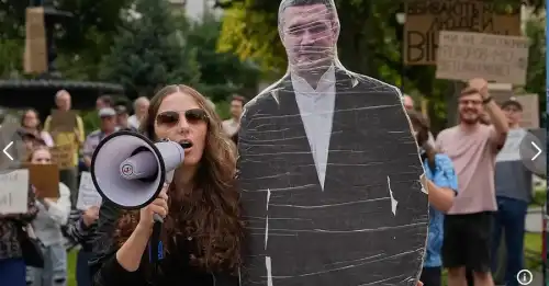 Федоров переплутав протест зі своєю підтримкою, - світові ЗМІ про політичний фальстарт ексміністра оборони - INFBusiness