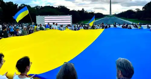 У Вашингтоні розгорнули величезний український прапор до Дня незалежності - INFBusiness