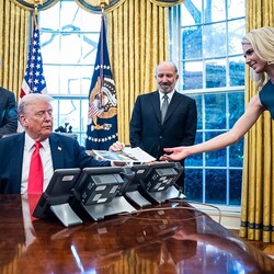 Вона завжди поруч із Трампом: хто така Наталі Харп — нова фаворитка президента США - INFBusiness