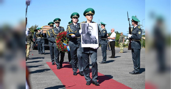 Прах засновника ОУН Євгена Коновальця вже в Україні. Його зустріли з усіма почестями - INFBusiness
