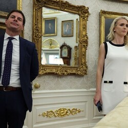 Вона завжди поруч із Трампом: хто така Наталі Харп — нова фаворитка президента США - INFBusiness