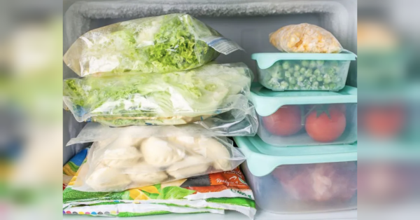 Втрачають свої якості: 15 продуктів, які не варто зберігати у морозилці