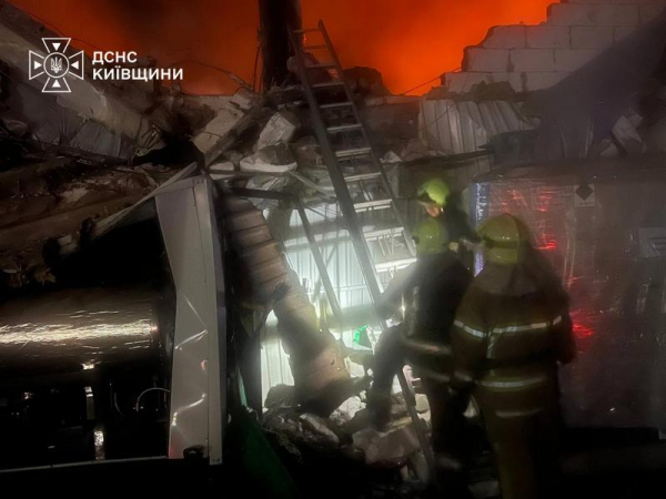Ворог знову бив по Києву: загорілися вантажівки та будівлі, область атакували всю ніч - INFBusiness