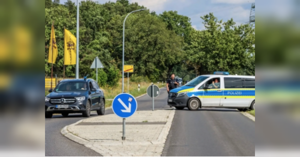 У Німеччині пiсля інцидентів з безпілотниками в аеропортах, сталася нештатна ситуація на підстанції Турнов/Прайлак, яка розподіляє електроенергію з вугільної електростанції Єншвальде на півдні землі Бранденбург. Найбільшу електростанцію поблизу Берліна обстріляли саморобними ракетами - INFBusiness