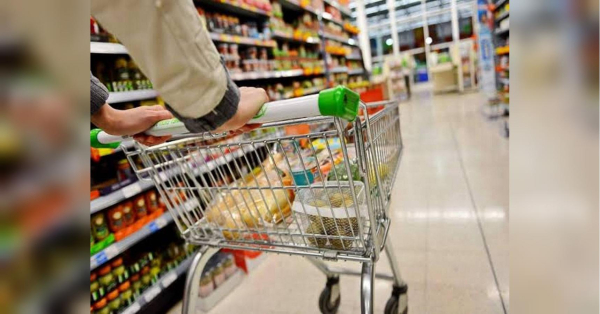 З початку вересня українські продукти харчування ставлять рекорди зі зростання цін, наприклад, яйця. При цьому варто очікувати зростання цін на 10−15% на овочі, крупи, консерви та товари, які імпортують в Україну й зберігають у великих логістичних центрах. Ціни зростуть: експерт розповів, які продукти харчування подорожчають і чому - INFBusiness
