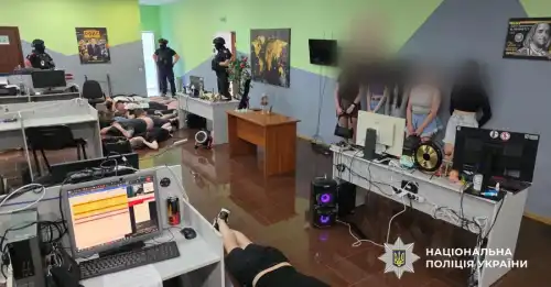 Війна з кол-центрами в Україні що в законопроєктах, які ініціював президент - INFBusiness