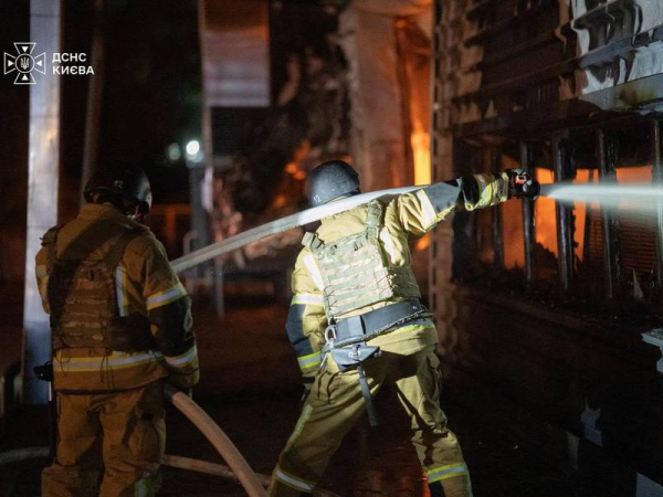 Ворог знову бив по Києву: загорілися вантажівки та будівлі, область атакували всю ніч - INFBusiness