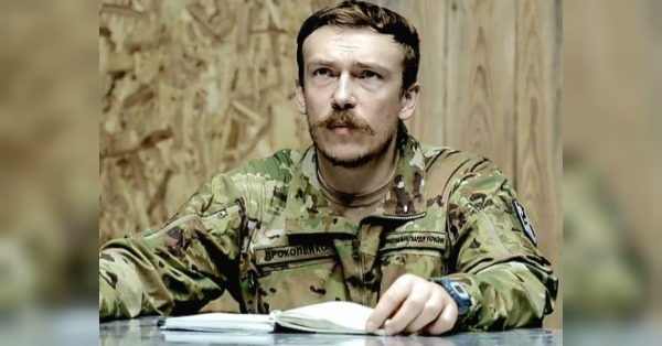 13 вересня Герой України бригадний генерал Денис «Редіс» Прокопенко розпочав командування угрупованням військ «Азов». Про це йдеться на сторінці 1-го корпусу Національної гвардії «Азов». Прокопенко очолив командування угрупованням військ «Азов» - INFBusiness