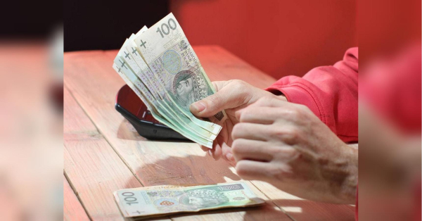 Майже у шість разів вища за українську: Польща знову підвищує мінімальну зарплату - INFBusiness