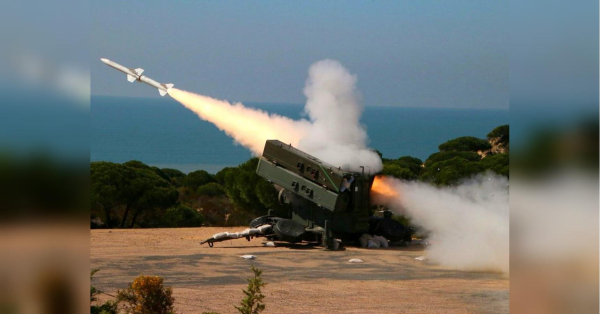 Україна використовує зенітно-ракетні комплекси, що поставляються союзниками, і продовжує показувати їхнє застосування. Так, йдеться про італійську систему ППО Spada (Skyguard Aspide), яку Україна отримала ще у 2022 році. ЗСУ вперше показали бойову роботу італійського ЗРК - INFBusiness