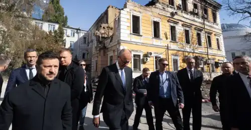 Мерц у Києві потрапив під повітряну тривогу за кількасот метрів від посольства Німеччини - INFBusiness