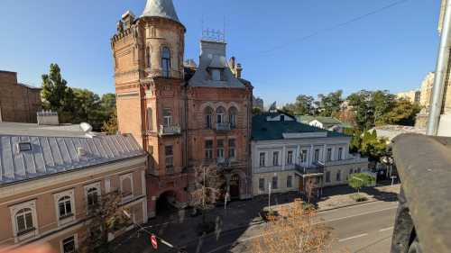 У квартирі Артемія Лєбєдєва в центрі Києва влаштували виставку - INFBusiness