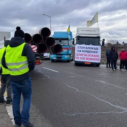 На кордоні з Польщею українські перевізники розпочали акцію протесту - INFBusiness
