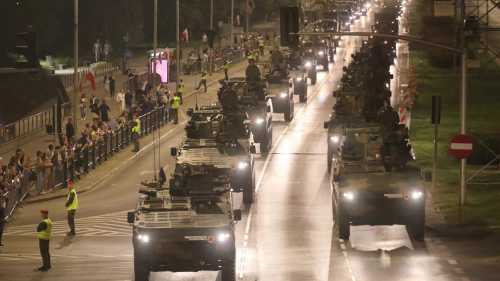 Військовий парад у Польщі: продемонструють найбільшу армію у Європі - INFBusiness