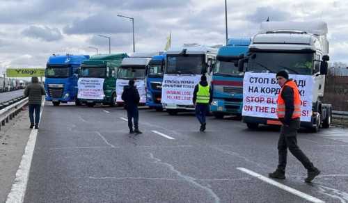 На кордоні з Польщею українські перевізники розпочали акцію протесту - INFBusiness